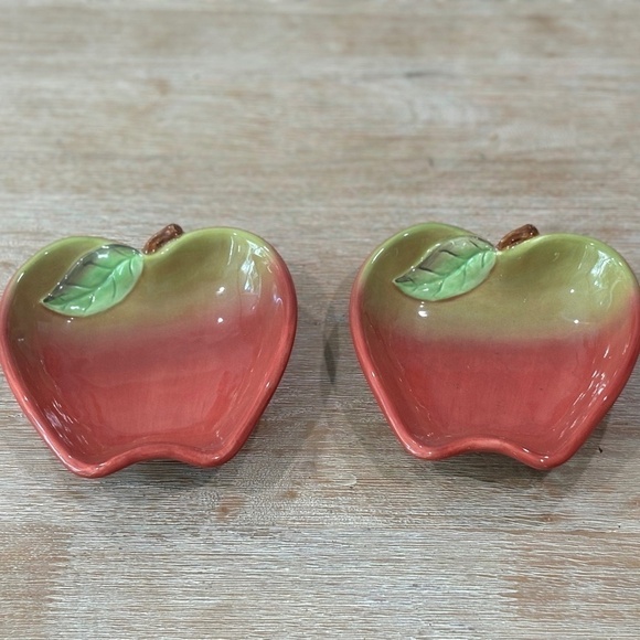 Vintage Y2K Russ Berrie Hand Painted Ceramic Apples Trinket Trays, Set of 2 - Picture 3 of 6